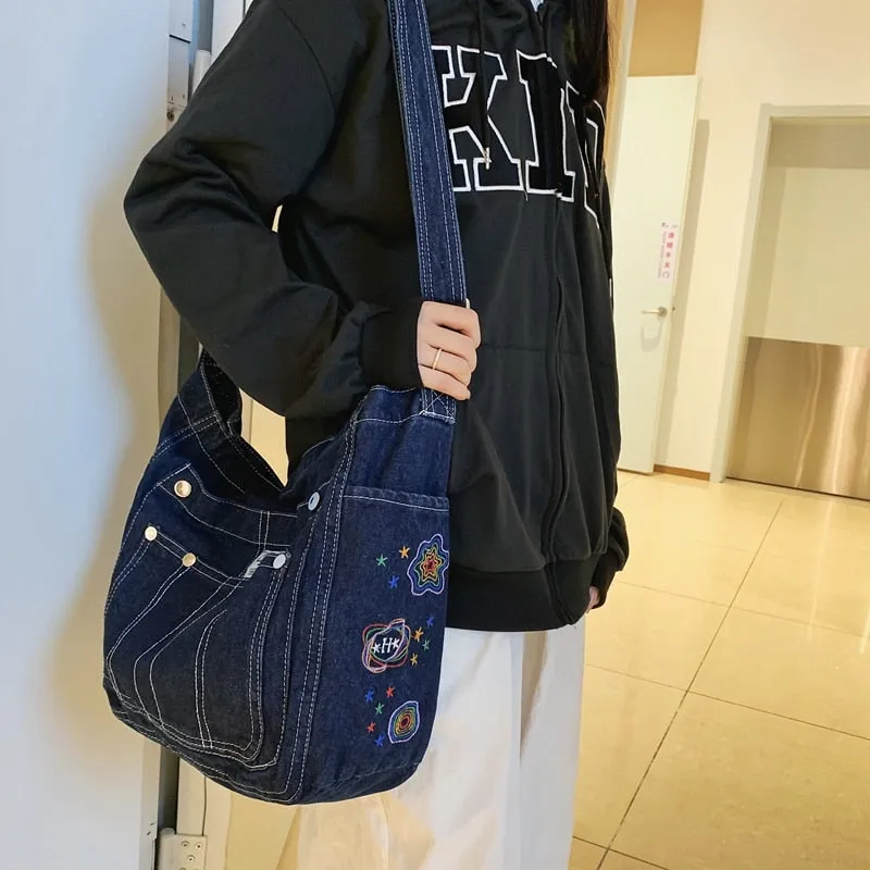 Sohiwoo Embroidered Canvas Shoulder Bag